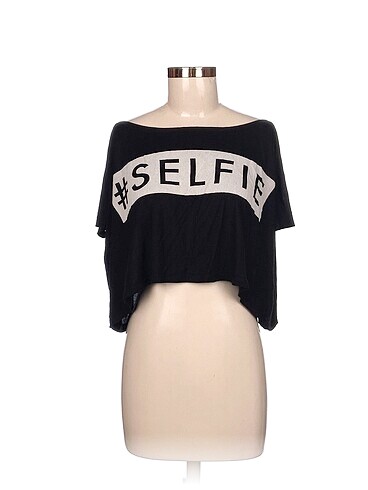 New Look T-shirt %70 İndirimli.
