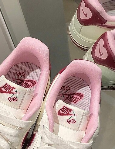 Nike Nike air valentines ????