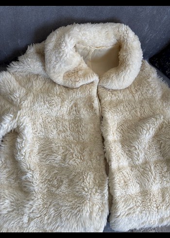 l Beden Krem Renkli Kısa Peluş Kadın Mont