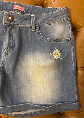 Nakışlı Düğmeli Kadın Kot Şort - Görsel 3