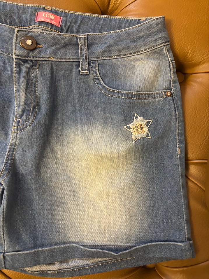 Nakışlı Düğmeli Kadın Kot Şort - Görsel 3