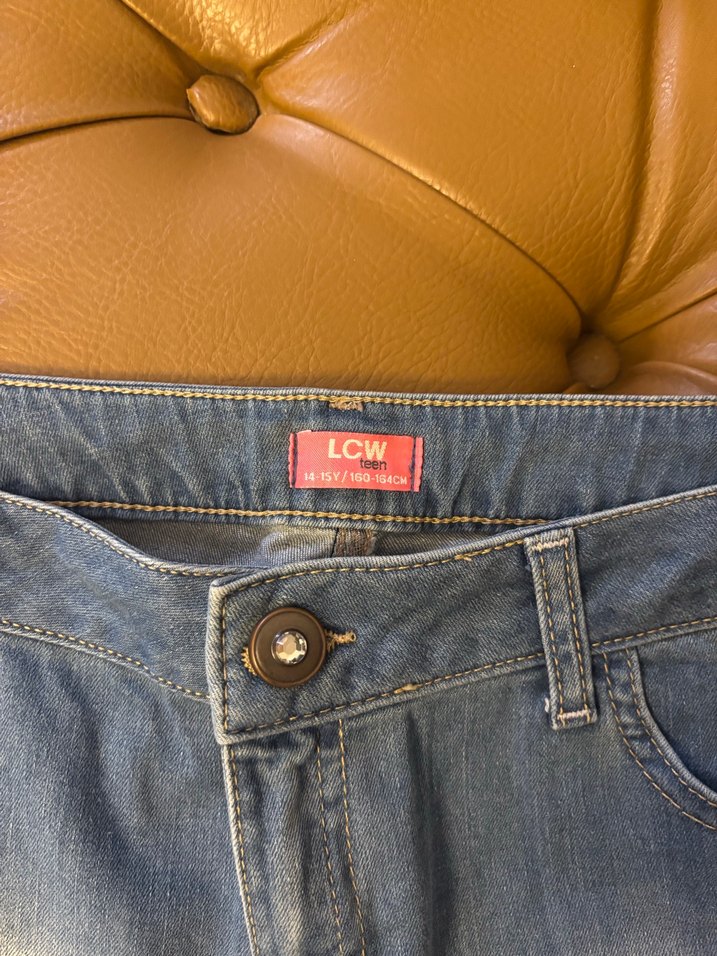 Nakışlı Düğmeli Kadın Kot Şort - Görsel 2