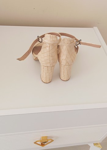 Bej Yılan Desenli Tokalı Kadın Topuklu Ayakkabı - Görsel 4