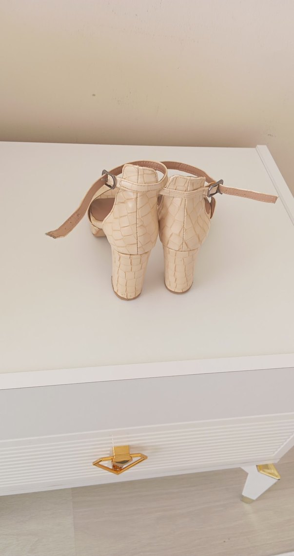 Bej Yılan Desenli Tokalı Kadın Topuklu Ayakkabı - Görsel 4