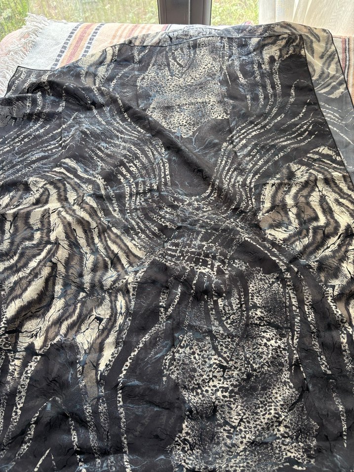 Siyah Uzun Bağlama Desenli Fular - Görsel 3