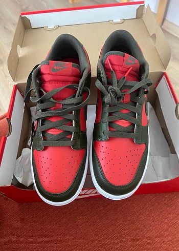 Nike Dunk Low Mystic Red