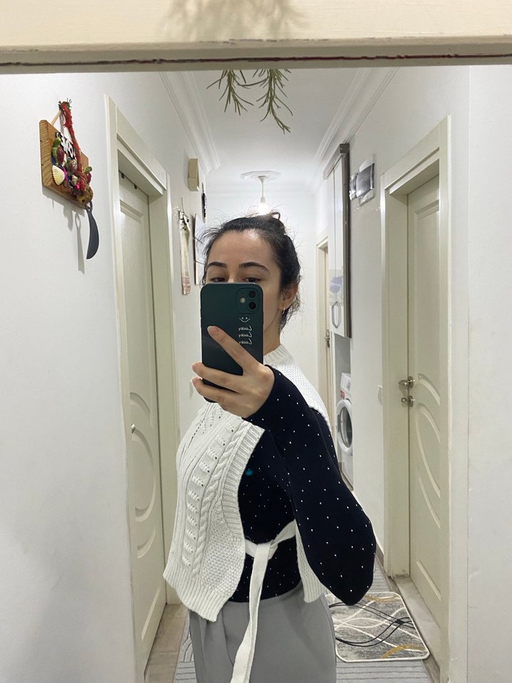 Beyaz Yüksek Yakalı Örgü Triko Süveter - Görsel 3