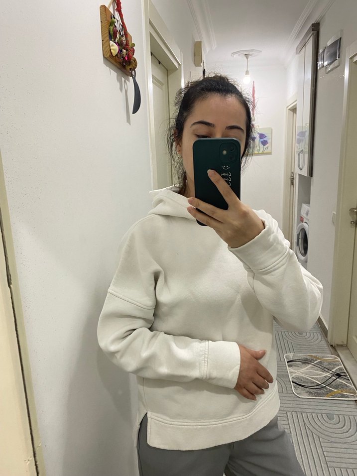 Beyaz Şapkalı Kadın Sweatshirt - Görsel 3