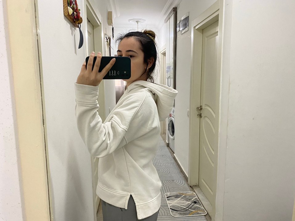 Beyaz Şapkalı Kadın Sweatshirt - Görsel 2