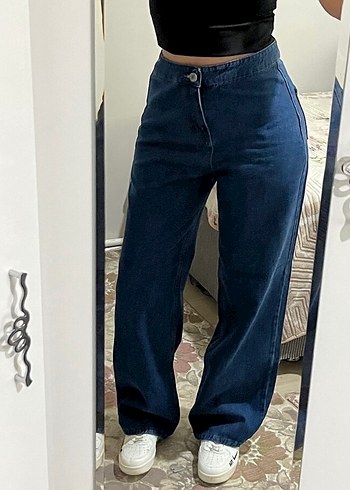 Koyu mavi jean