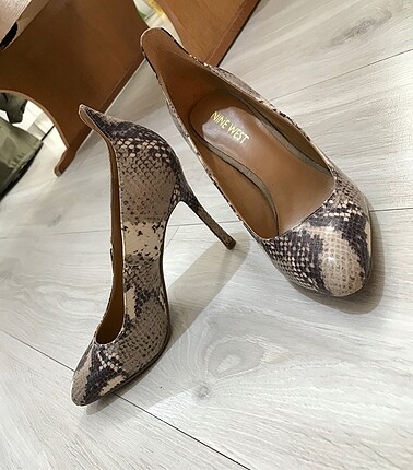 Sıfır ninewest 36 no stiletto yılanderisi görünümlü