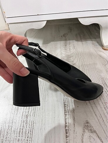 37 Beden Stiletto