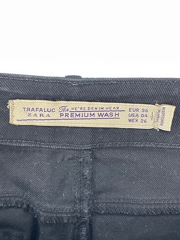 36 Beden siyah Renk Zara Mini Şort %70 İndirimli.
