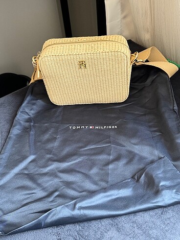 Tommy Hilfiger TOMMY HİLFİGER ÇAPRAZ ÇANTA