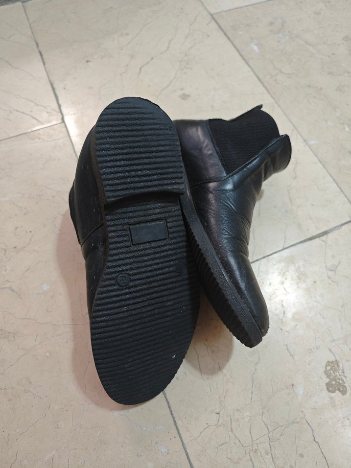 Siyah Deri Kadın Bot -  Tokalı - Görsel 4