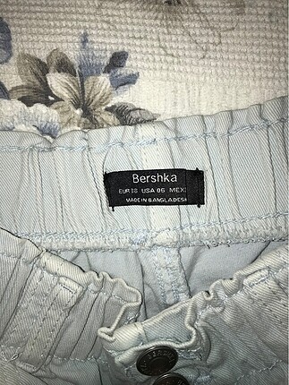 38 Beden Bershka Beli Büzgülü Şort