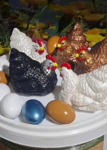 Koyu Kahverengi Tavuk ve Yuva Biblo - Görsel 2