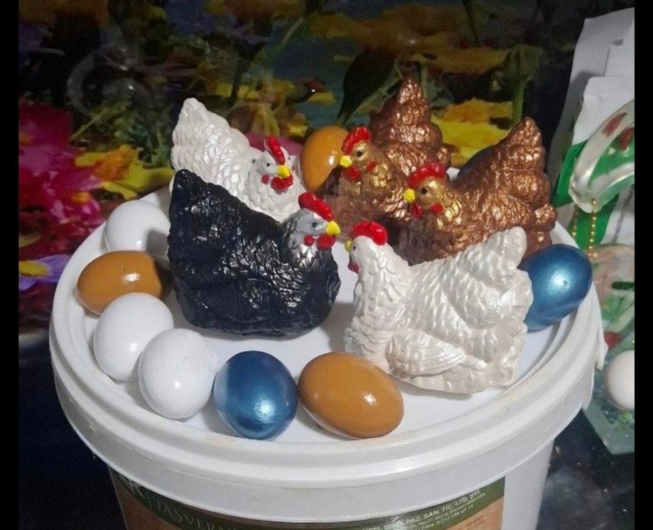 Koyu Kahverengi Tavuk ve Yuva Biblo - Görsel 2