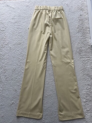 xs Beden sarı Renk Bershka pantolon