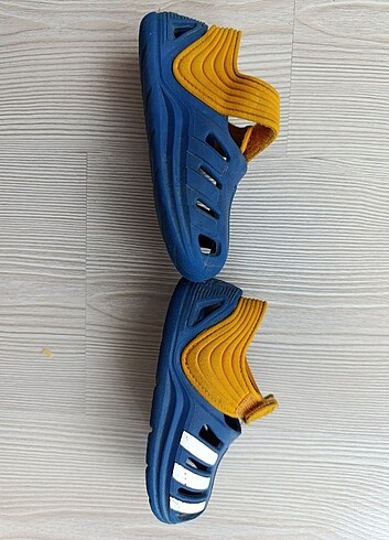 22 Beden Adidas sandalet