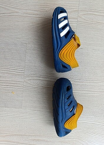 22 Beden mavi Renk Adidas sandalet