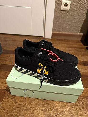 OFF WHITE SNEAKER