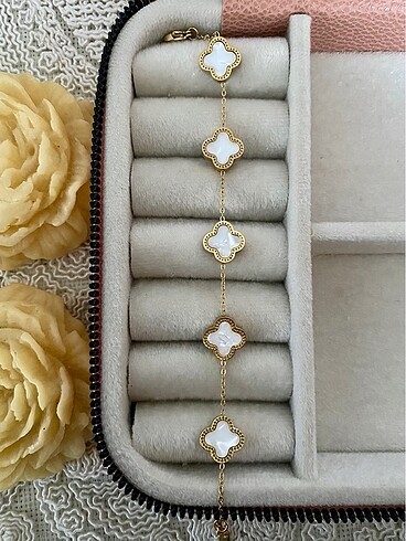 Beyaz renk van cleef model çelik yonca bileklik