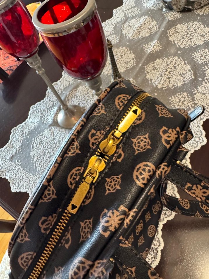 Guess Kadın Sırt Çantası - Görsel 4