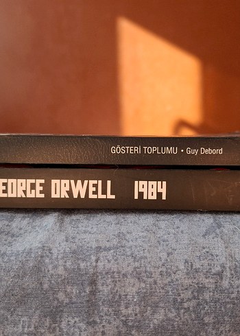  George Orwell 1984 ve Gösteri Toplumu Romanları