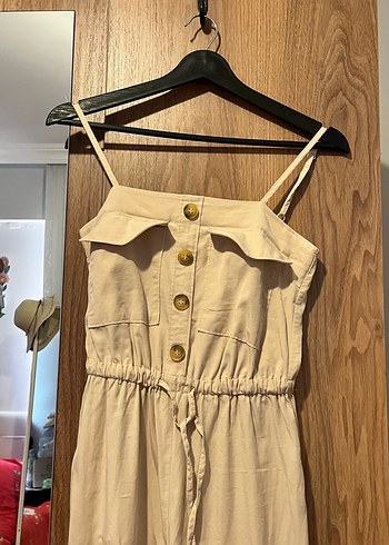 Bershka Bohem Tarzı Drapeli Uzun Kayışlı Elbise bej renginde