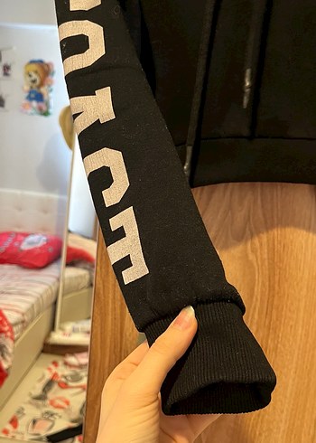 Siyah Kapüşonlu Baskılı Kadın Sweatshirt - Görsel 3