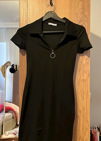 Zincir Detaylı Siyah Kısa Kollu Mini Elbise - Görsel 3