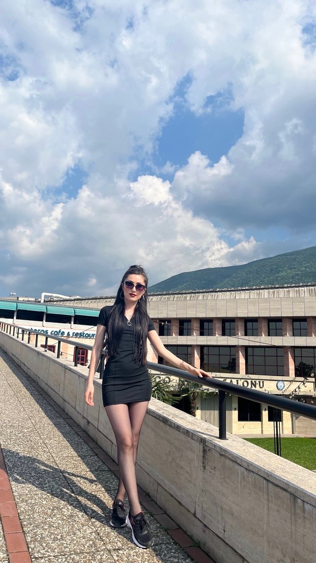 Zincir Detaylı Siyah Kısa Kollu Mini Elbise - Görsel 2