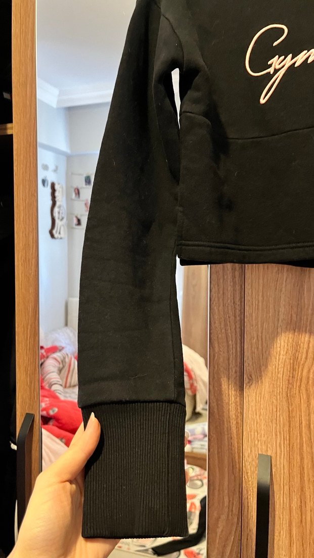 Siyah Kapüşonlu Crop Sweatshirt - Görsel 2