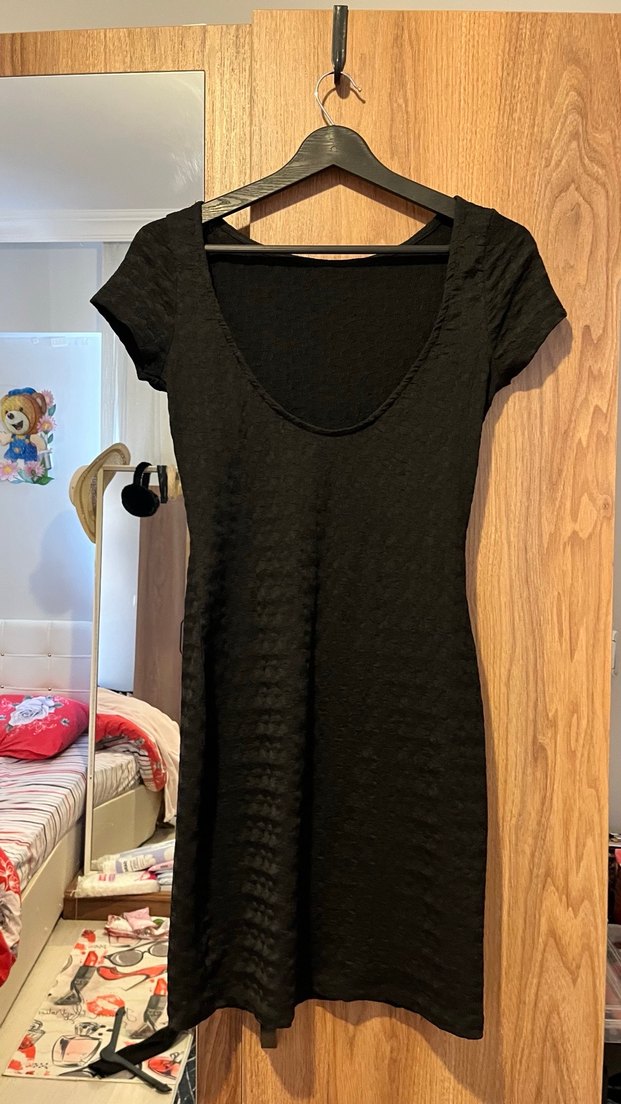 V Yaka Siyah Midi Kadın Elbise - Görsel 3