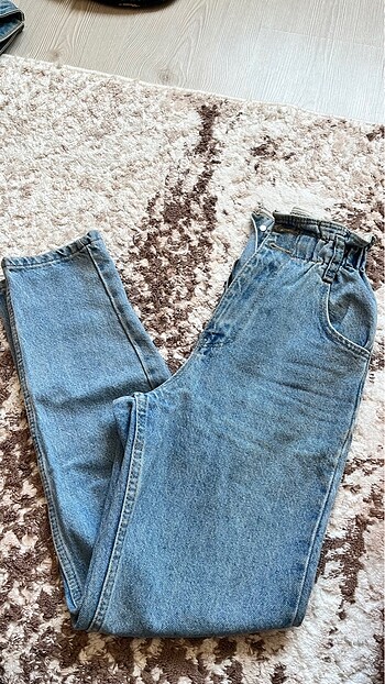 Beli lastikli kot mom jean ????