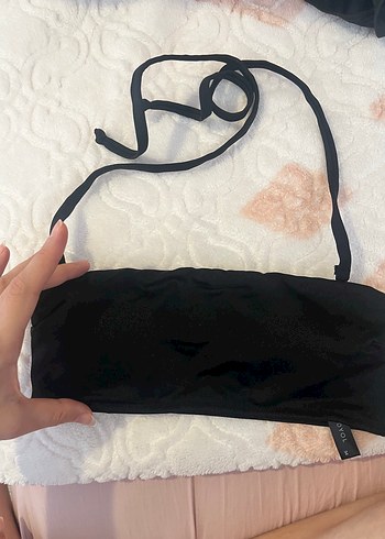 Trendyol & Milla Siyah Minimalist Gotik Midi bikini üstü sırt detaylı. Push up