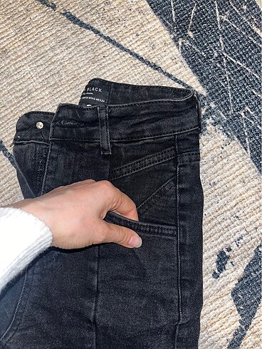 34 Beden siyah Renk Paça detaylı pantolon