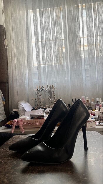 Siyah kadın stiletto