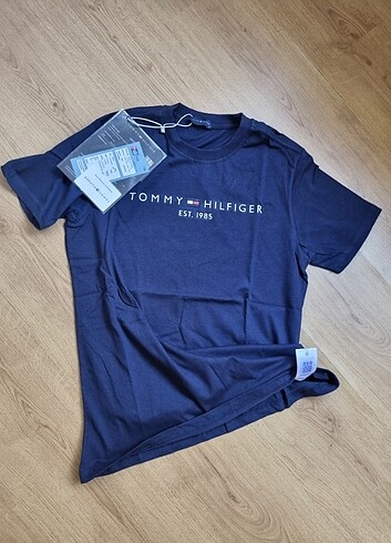 TOMMY HİLFİGER ERKEK TSHİRT 