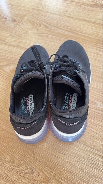 Skechers beden uymadığı için satıyorum orijinal skechers l