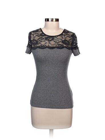 H&M Bluz %70 İndirimli.