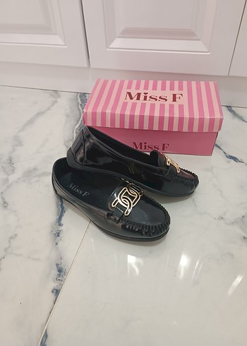 Siyah Parlak Tokalı Kadın Blok Topuklu Babet - Görsel 5