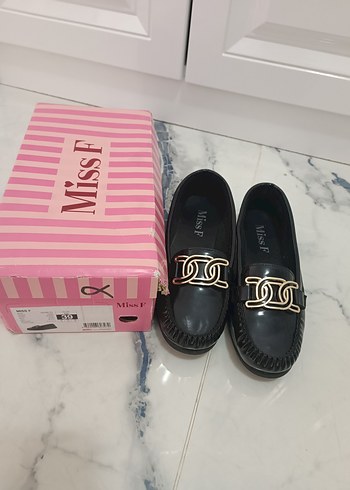 Siyah Parlak Tokalı Kadın Blok Topuklu Babet - Görsel 8