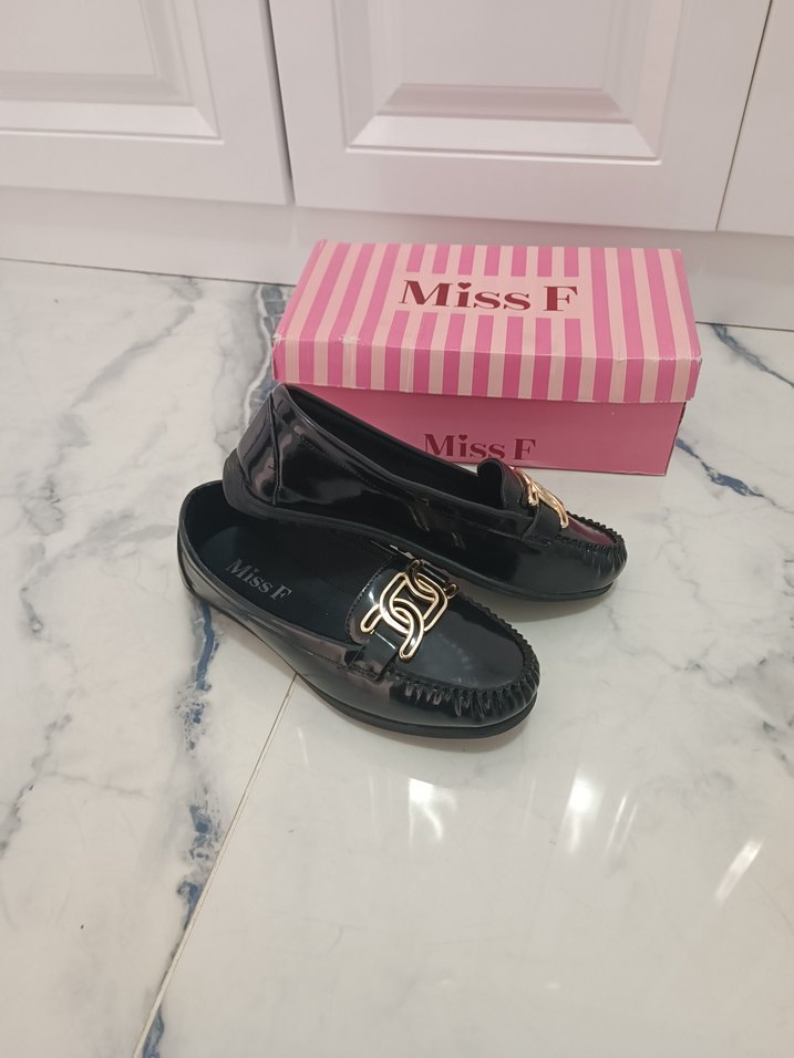 Siyah Parlak Tokalı Kadın Blok Topuklu Babet - Görsel 5