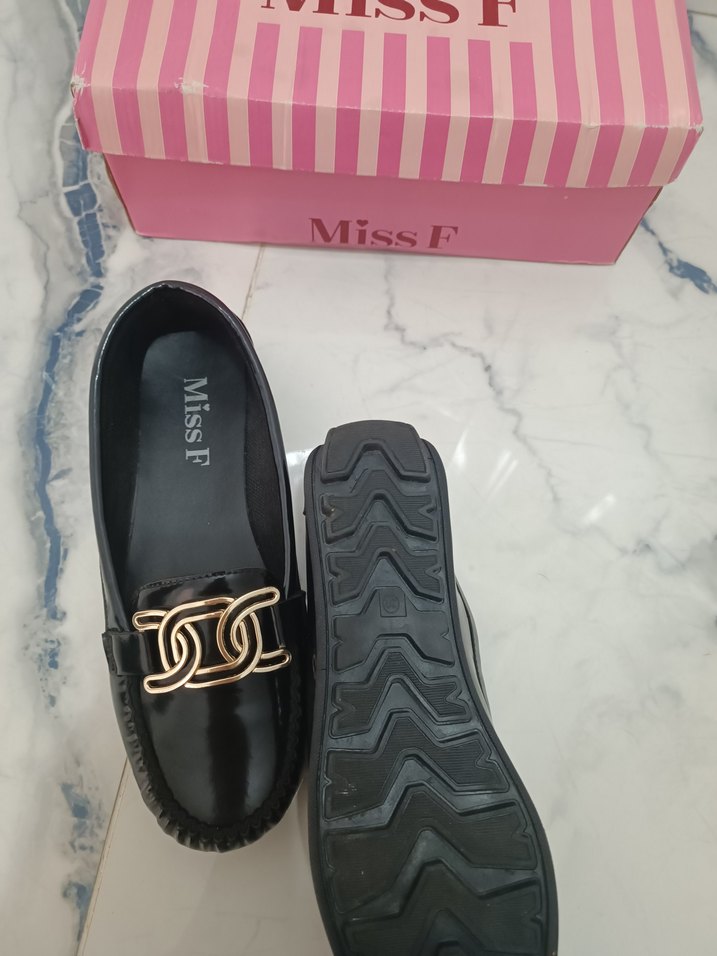 Siyah Parlak Tokalı Kadın Blok Topuklu Babet - Görsel 2