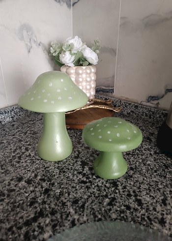Yeşil Pastel Renkli Mantar Figürleri
