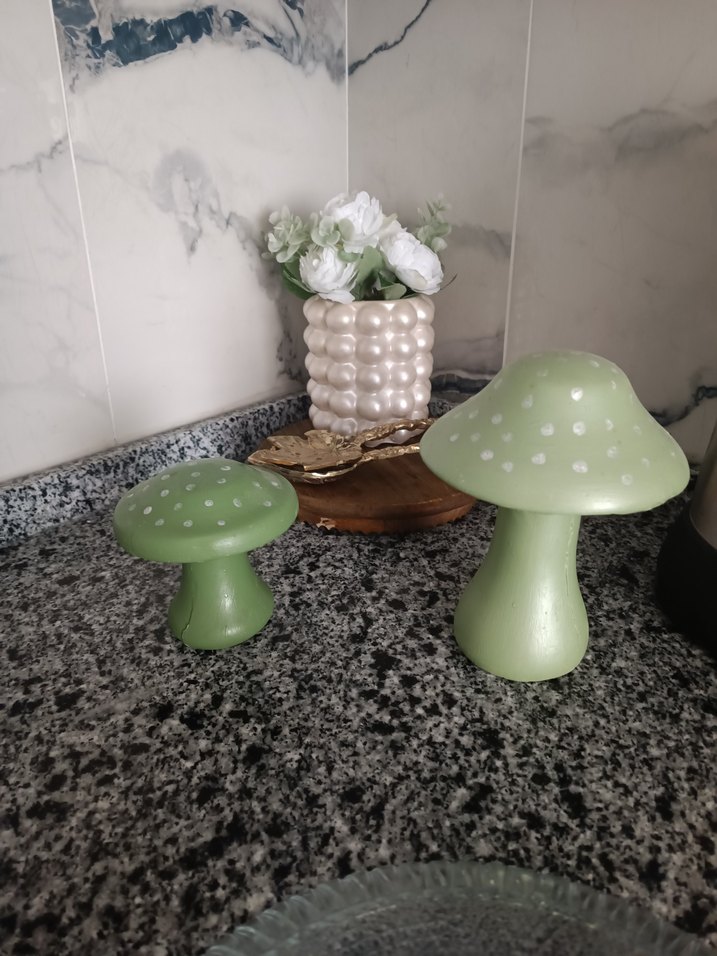 Yeşil Pastel Renkli Mantar Figürleri - Görsel 2