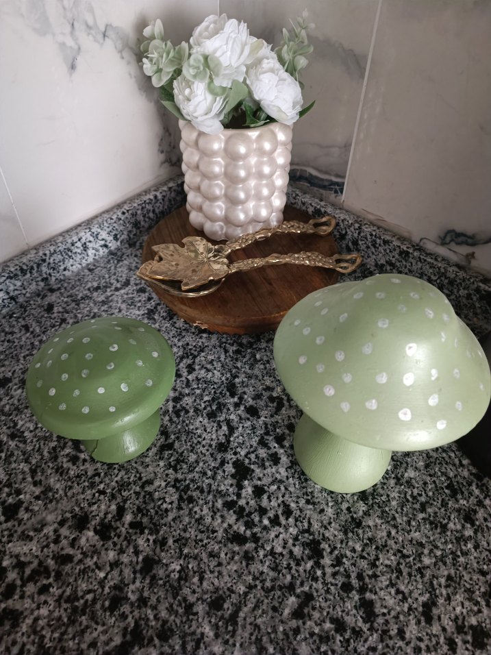 Yeşil Pastel Renkli Mantar Figürleri - Görsel 3