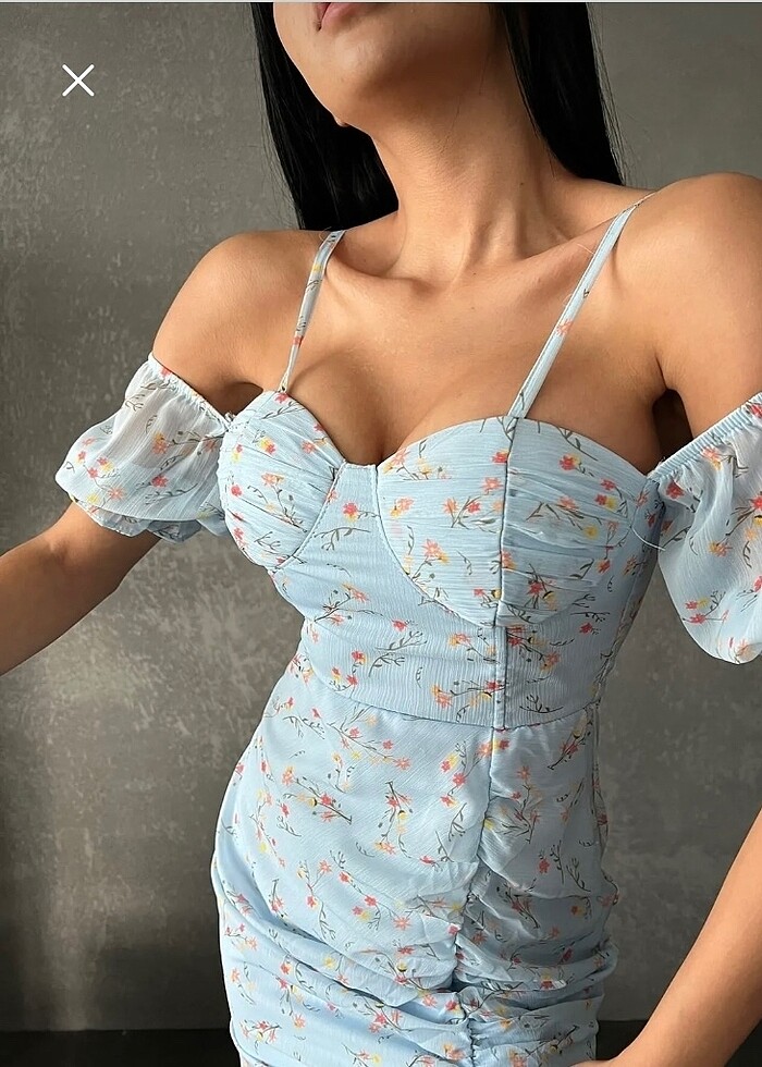 yırtmaçlı mavi çiçekli midi elbise - Görsel 2